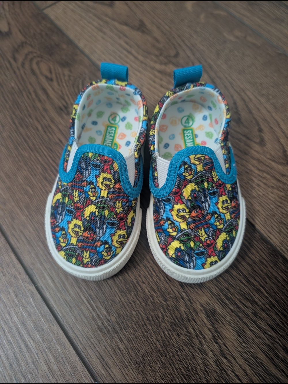 💥3/$24 Sesame Street Toddler Slip-On Sneakers Size 4